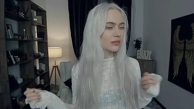 KristalCrowner online show from February 13, 2026, 7:32 pm