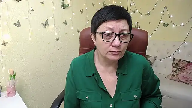 EmilyL0ve online show from March 22, 2026, 6:17 am