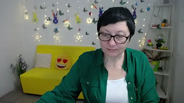 EmilyL0ve online show from April 9, 2026, 6:41 am