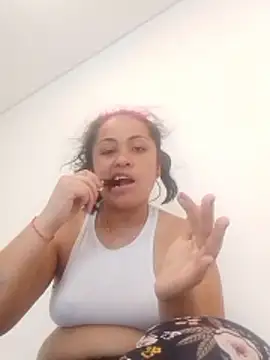 Snapshot of Luli2401 chatting on January 9, 2026, 4:32 pm Luli2401 online show from January 9, 2026, 4:32 pm