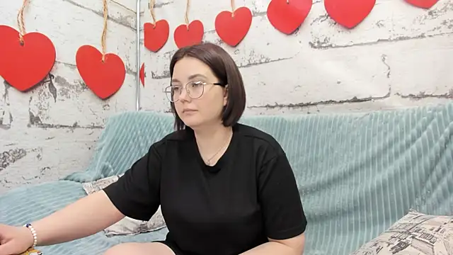 Sweetie Rozzy online show from May 4, 2026, 1:23 am