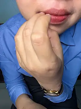 Snapshot of Bong_lovelyy chatting on January 19, 2026, 1:09 am Bong lovelyy online show from January 19, 2026, 1:09 am