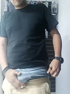 Snapshot of XHeterox chatting on April 5, 2026, 2:58 pm XHeterox online show from April 5, 2026, 2:58 pm