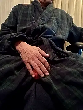 Snapshot of DucesWild23 chatting on January 8, 2026, 4:04 am DucesWild23 online show from January 8, 2026, 4:04 am