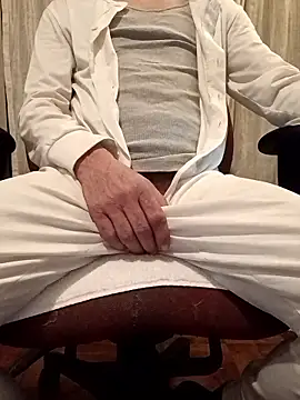 Snapshot of DucesWild23 chatting on February 1, 2026, 6:45 am DucesWild23 online show from February 1, 2026, 6:45 am