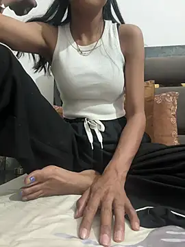 Snapshot of hina_001 chatting on February 25, 2026, 4:38 pm hina 001 online show from February 25, 2026, 4:38 pm