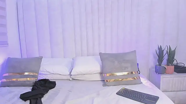 Snapshot of nicol_moons chatting on February 13, 2026, 4:19 am nicol moons online show from February 13, 2026, 4:19 am