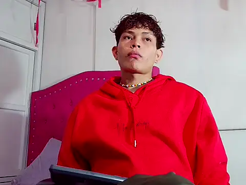 Snapshot of brosscams2025 chatting on January 8, 2026, 2:14 am brosscams2025 online show from January 8, 2026, 2:14 am