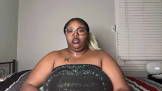 Chocolatebunnyxx96 online show from April 2, 2026, 3:15 am