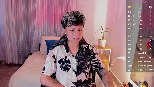 Zury Ramirez online show from April 13, 2026, 10:15 pm