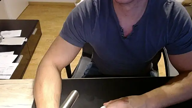 Snapshot of sensualman90 chatting on March 5, 2026, 9:44 pm sensualman90 online show from March 5, 2026, 9:44 pm