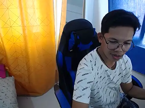 holly oreo online show from July 25, 2026, 2:20 am
