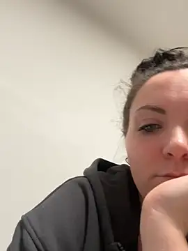 Snapshot of InkedCurly_L chatting on February 11, 2026, 6:13 pm InkedCurly L online show from February 11, 2026, 6:13 pm