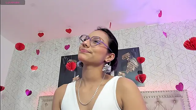 Snapshot of MeganRosseX chatting on February 16, 2026, 5:42 pm MeganRosseX online show from February 16, 2026, 5:42 pm