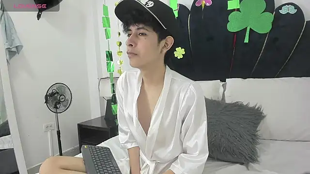 Snapshot of julian_xx chatting on March 4, 2026, 7:09 pm julian xx online show from March 4, 2026, 7:09 pm