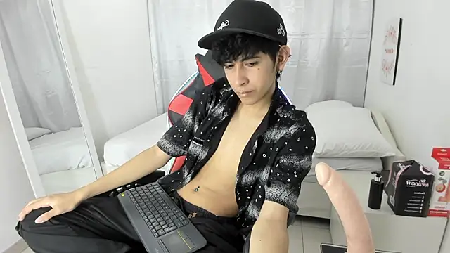 Snapshot of julian_xx chatting on March 11, 2026, 7:09 pm julian xx online show from March 11, 2026, 7:09 pm