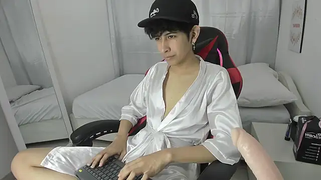 Snapshot of julian_xx chatting on March 24, 2026, 7:08 pm julian xx online show from March 24, 2026, 7:08 pm