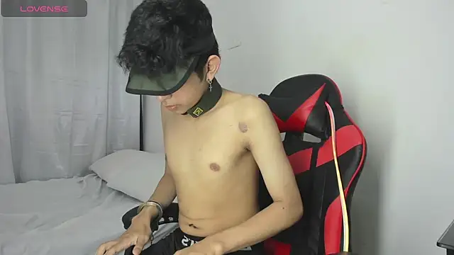 Snapshot of julian_xx chatting on March 27, 2026, 7:24 pm julian xx online show from March 27, 2026, 7:24 pm