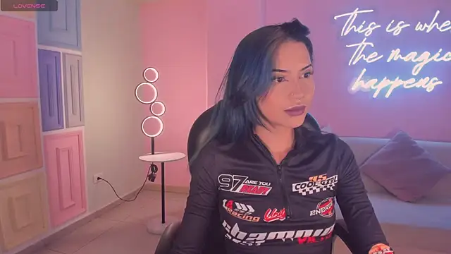 Snapshot of KayraLanne chatting on January 18, 2026, 3:32 am KayraLanne online show from January 18, 2026, 3:32 am