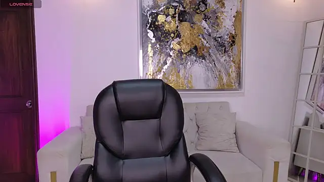 KayraLanne online show from May 8, 2026, 4:07 am
