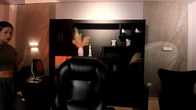 KayraLanne online show from May 18, 2026, 5:35 am