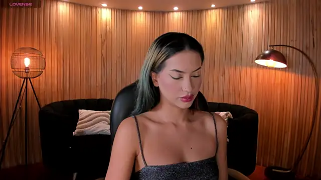 KayraLanne online show from May 19, 2026, 3:46 am