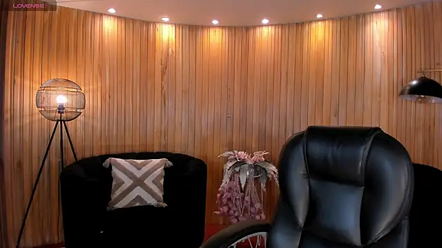 KayraLanne online show from July 16, 2026, 4:07 am