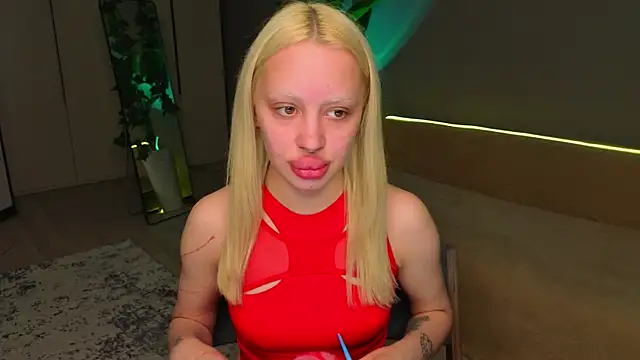 Luna Beverly online show from May 21, 2026, 8:38 pm