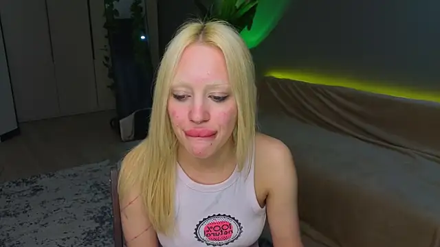Luna Beverly online show from May 28, 2026, 8:39 pm