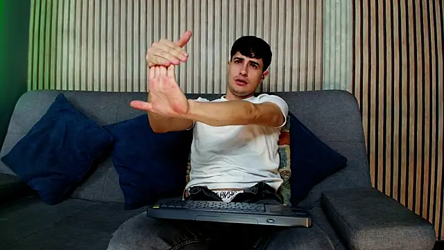 Snapshot of bro_friends chatting on January 11, 2026, 12:26 am bro friends online show from January 11, 2026, 12:26 am