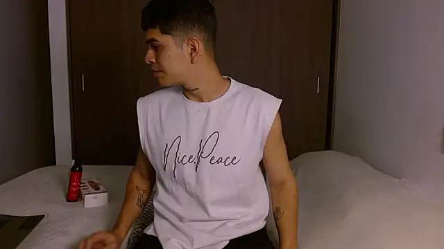 Snapshot of Andrew_Mahecha chatting on February 7, 2026, 4:33 pm Andrew Mahecha online show from February 7, 2026, 4:33 pm