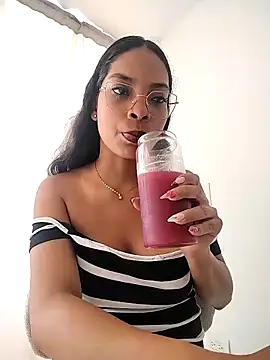 KATALINA SANTANA  online show from February 28, 2026, 6:42 pm