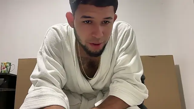 Snapshot of enyel_100 chatting on January 6, 2026, 3:32 am enyel 100 online show from January 6, 2026, 3:32 am