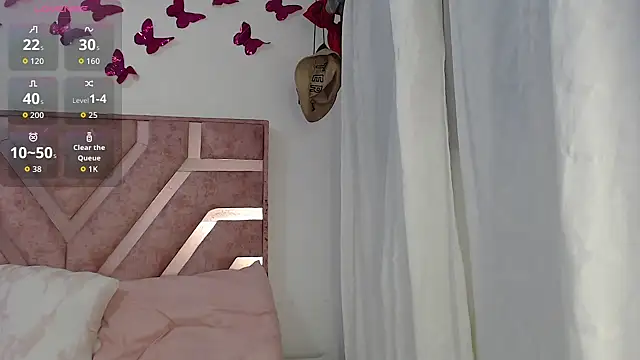 Snapshot of Roxy_Fox- chatting on January 16, 2026, 3:21 am Roxy Fox- online show from January 16, 2026, 3:21 am