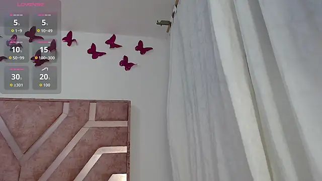 Snapshot of Roxy_Fox- chatting on February 25, 2026, 4:22 am Roxy Fox- online show from February 25, 2026, 4:22 am