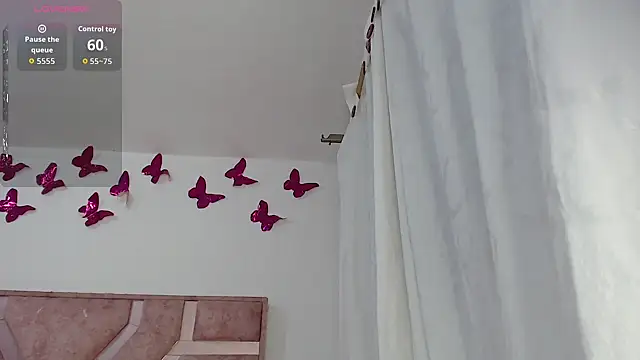 Snapshot of Roxy_Fox- chatting on March 6, 2026, 3:25 am Roxy Fox- online show from March 6, 2026, 3:25 am