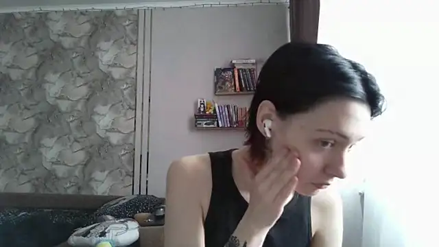 Snapshot of LxayBloom chatting on February 10, 2026, 9:57 am LxayBloom online show from February 10, 2026, 9:57 am