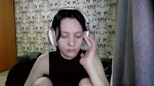 Snapshot of LxayBloom chatting on March 4, 2026, 11:38 am LxayBloom online show from March 4, 2026, 11:38 am