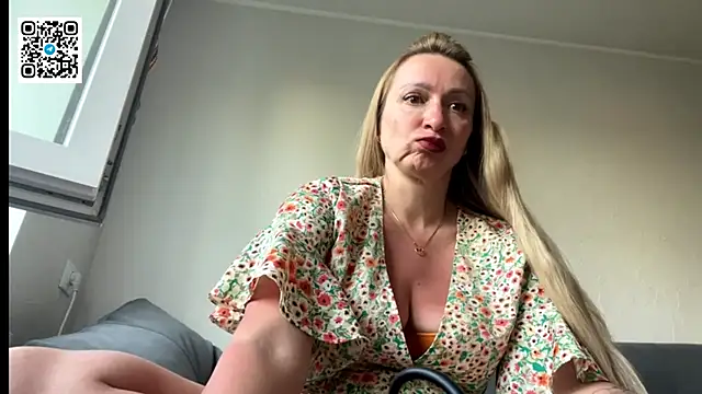 Lapussia  online show from June 23, 2026, 4:49 pm