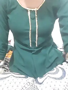 Snapshot of Royal_Gril chatting on February 24, 2026, 4:32 am Royal Gril online show from February 24, 2026, 4:32 am