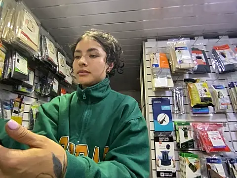 Snapshot of auroramooon chatting on March 5, 2026, 11:01 pm auroramooon online show from March 5, 2026, 11:01 pm