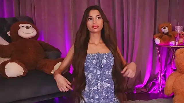 ZariaaVera online show from May 20, 2026, 7:42 pm