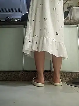 Xiaoyue001 online show from January 15, 2026, 1:05 pm