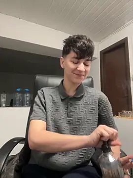 Snapshot of ravenryx chatting on February 14, 2026, 3:53 pm ravenryx online show from February 14, 2026, 3:53 pm