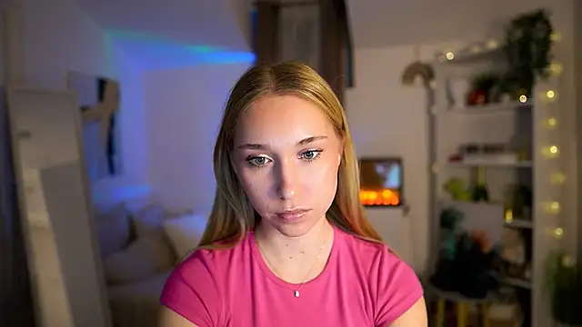 Snapshot of MilaBunny2000 chatting on February 24, 2026, 2:15 pm MilaBunny2000 online show from February 24, 2026, 2:15 pm