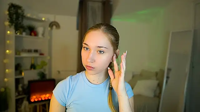 Snapshot of MilaBunny2000 chatting on February 27, 2026, 9:42 am MilaBunny2000 online show from February 27, 2026, 9:42 am