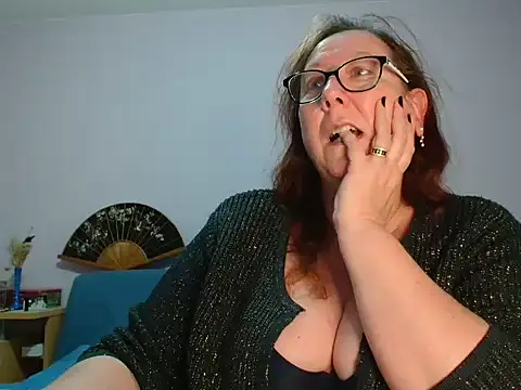 xmyriamx online show from April 4, 2026, 8:23 am