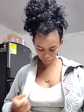 Snapshot of shenna_brunette chatting on March 10, 2026, 3:17 pm shenna brunette online show from March 10, 2026, 3:17 pm