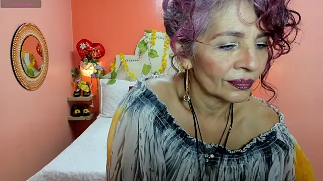 Dalila Najjar  online show from April 6, 2026, 2:40 pm