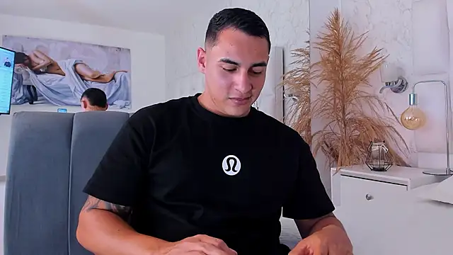 Snapshot of MassimoCo_ chatting on February 11, 2026, 10:59 pm MassimoCo online show from February 11, 2026, 10:59 pm